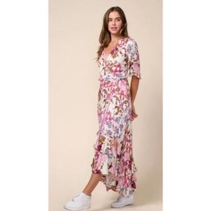 NWT Adelyn Rae Abbie Wrap Ruffle Floral Dress Size Medium